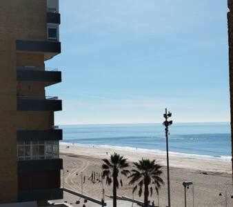 Encantador Apartamento Frente A La Playa Victoria Cádis Exterior foto